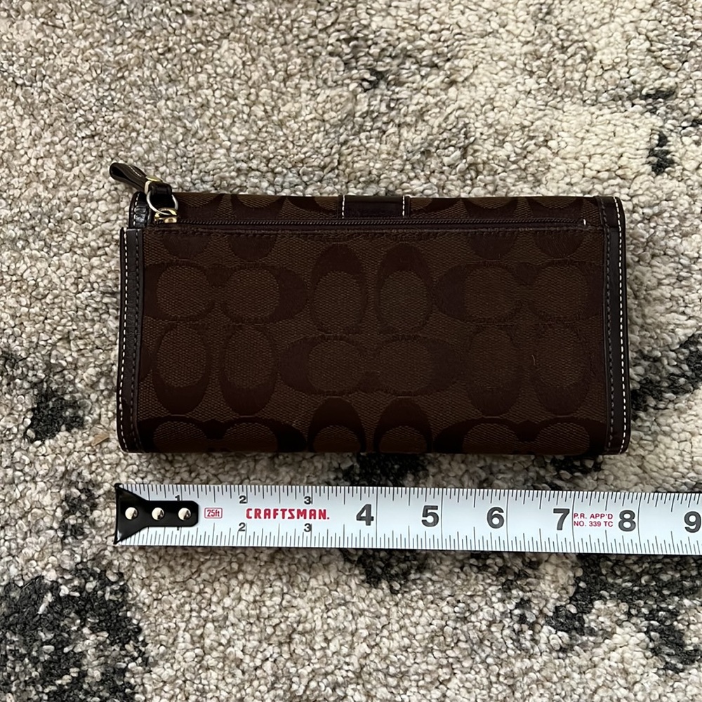 Coach - Picture 2 of 8